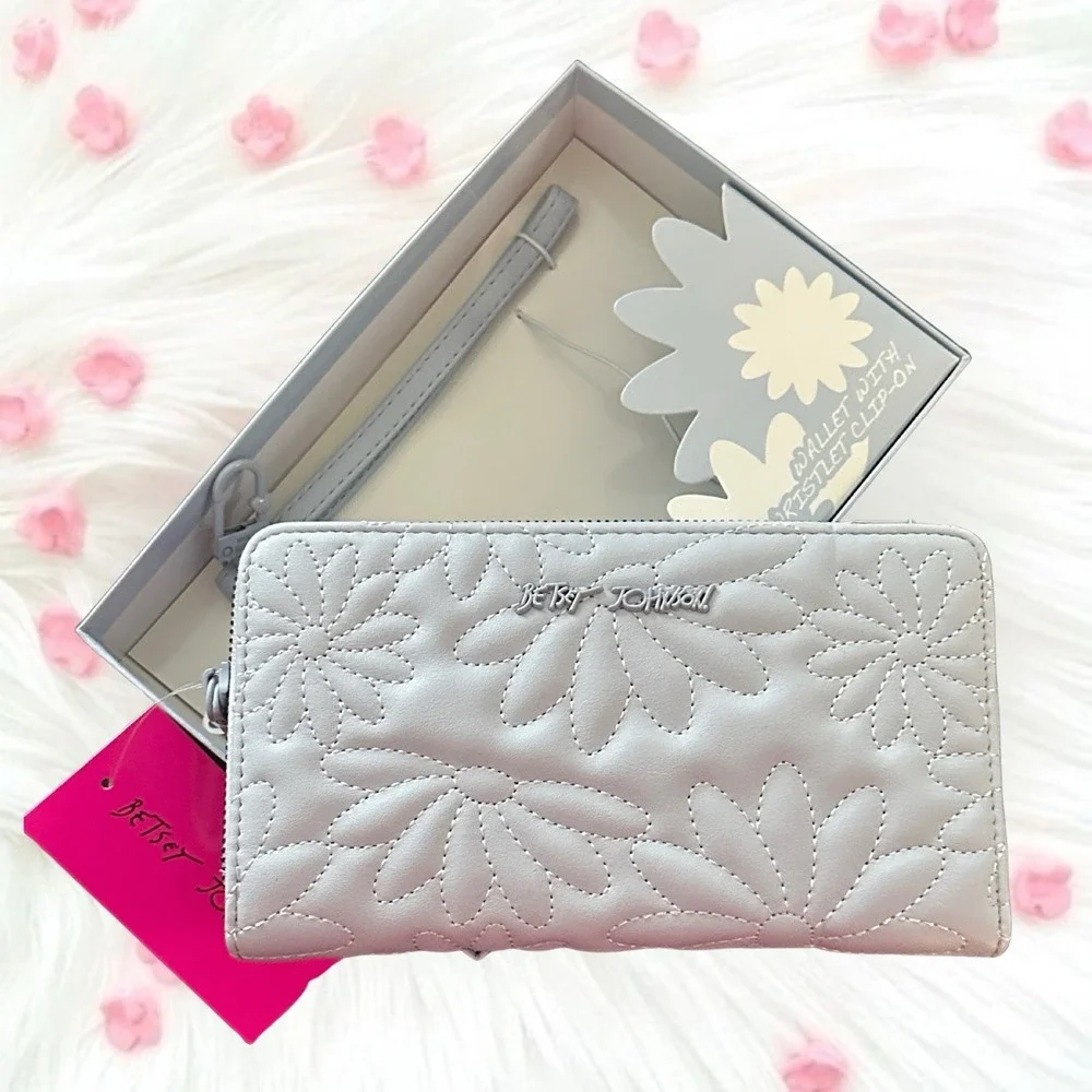 Betsey Johnson Light Blue Daisy Quilted Wallet Wristlet Clip-On NWT $54 Value